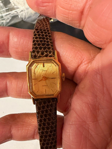 Vintage timex women gold - women’s,